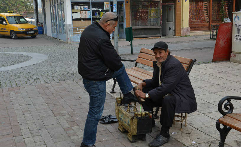 How Does Shoe Shine Scam Work?